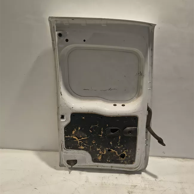 Porta carico posteriore a battente sinistra
