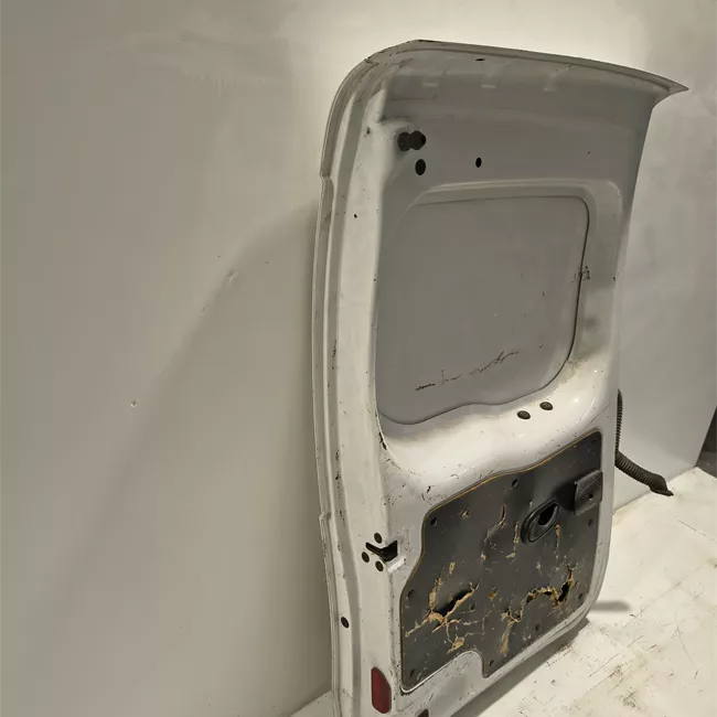 Porta carico posteriore a battente sinistra