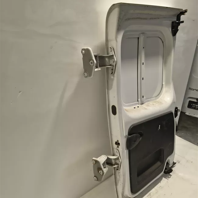 Porta carico posteriore a battente destra