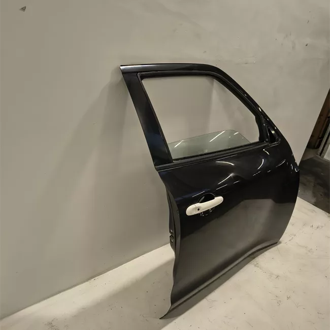 Porta anteriore destra