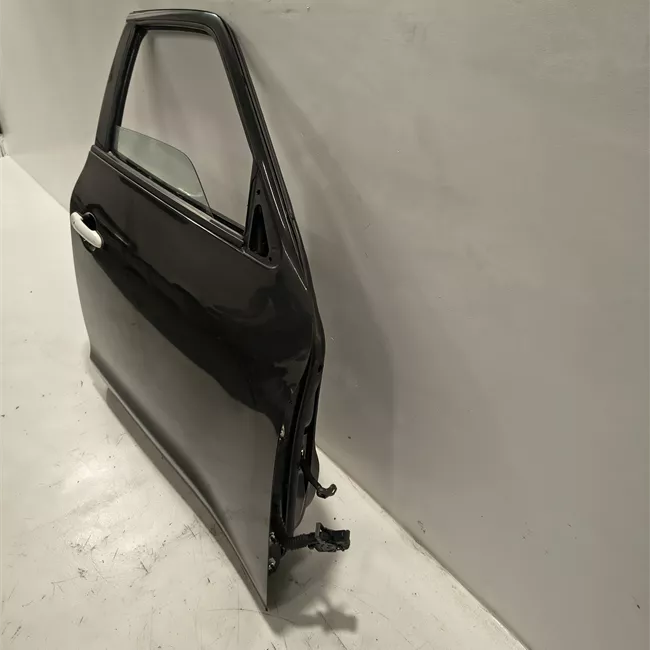 Porta anteriore destra