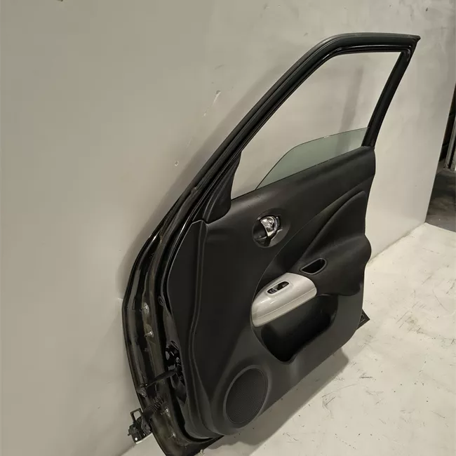 Porta anteriore destra