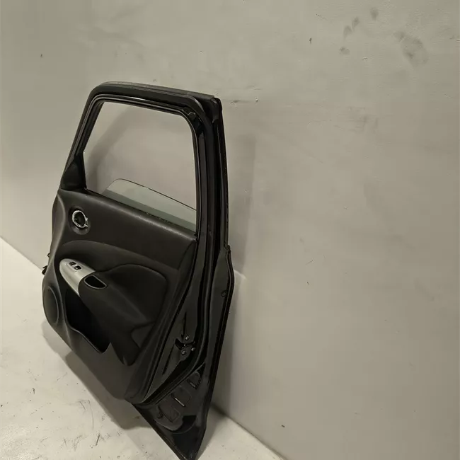 Porta anteriore destra