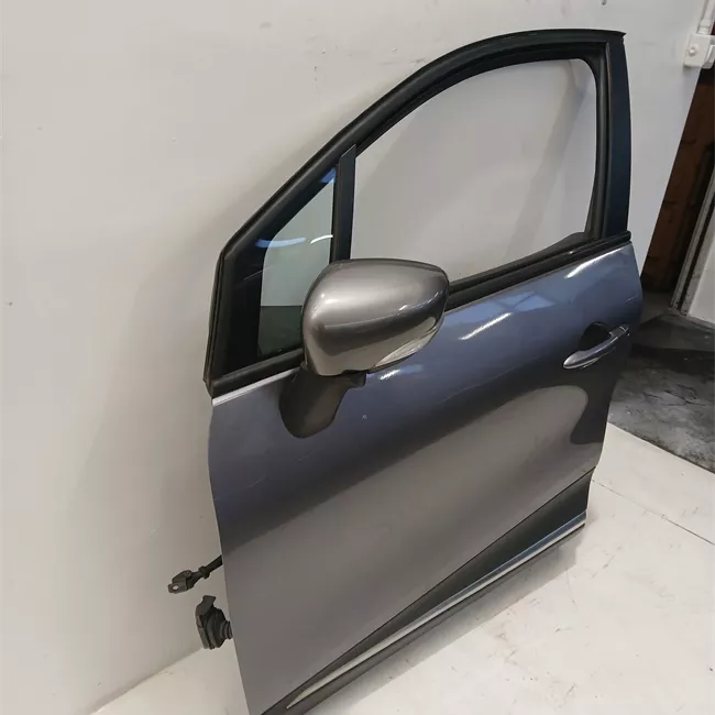 Porta anteriore sinistra con protezione urt 02