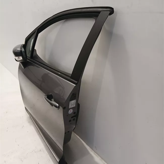 Porta anteriore sinistra con protezione urt 02