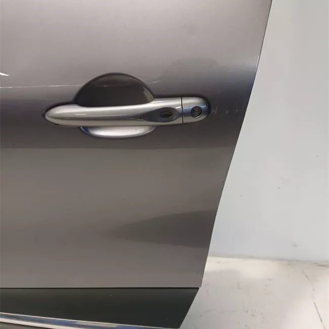 Porta anteriore sinistra con protezione urt 02