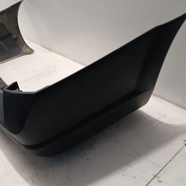 Paraurti posteriore grigio