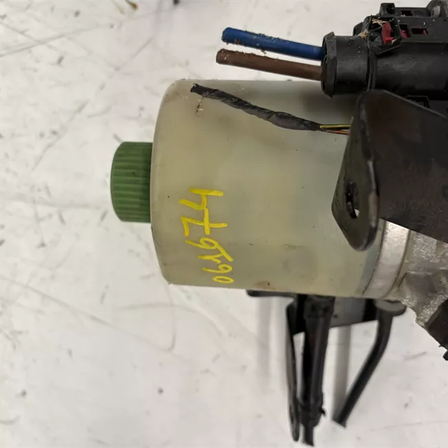 Pompa servosterzo con elettromotore