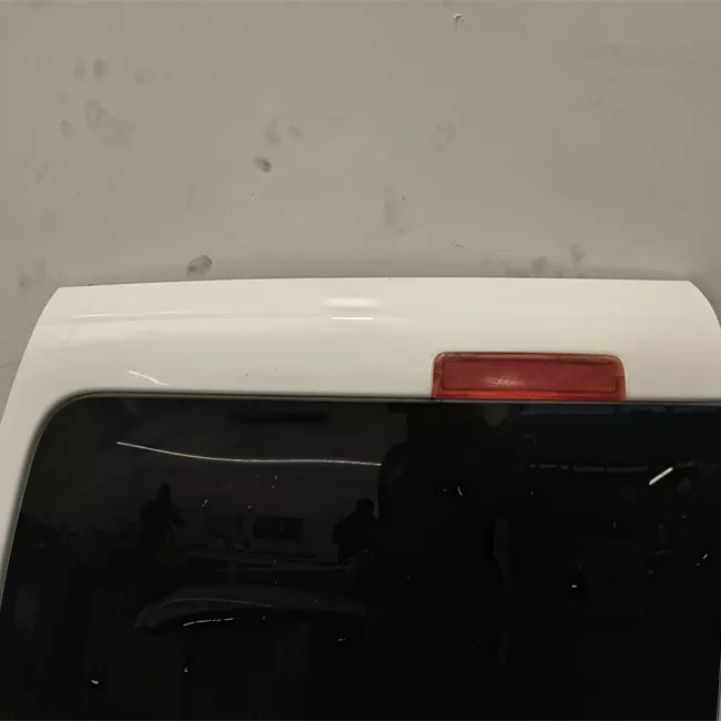 Porta carico posteriore a battente sinistra