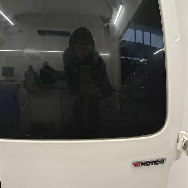 Porta carico posteriore a battente destra