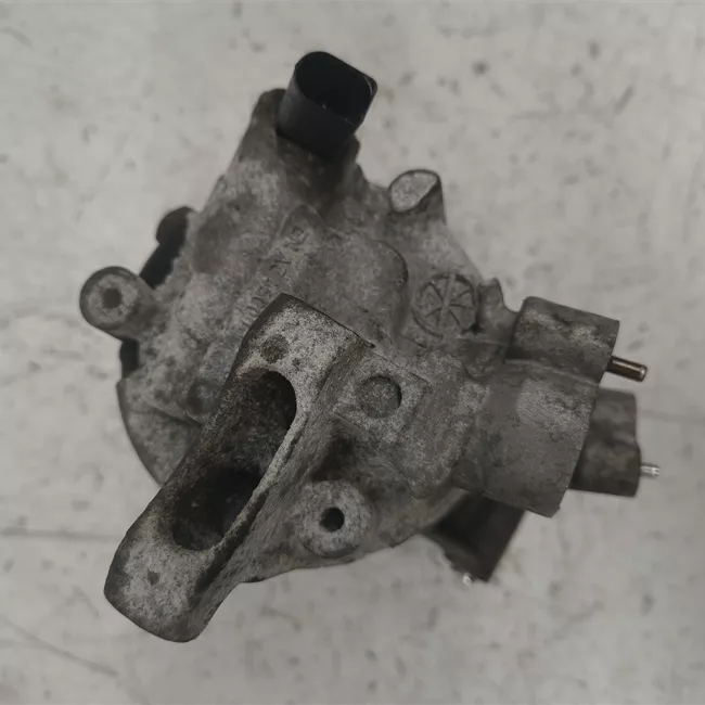 Compressore aria condizionata rotazionale