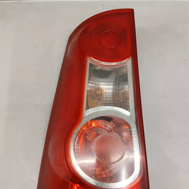 Fanale posteriore sinistro
