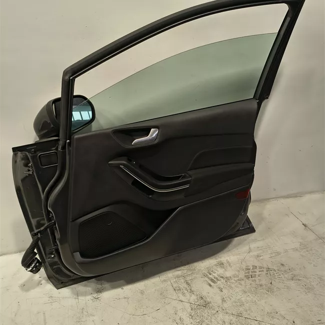 Porta anteriore destra