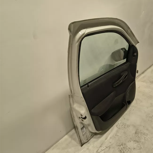 Porta anteriore sinistra