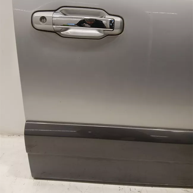 Porta anteriore destra