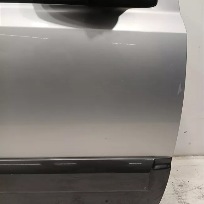Porta anteriore destra