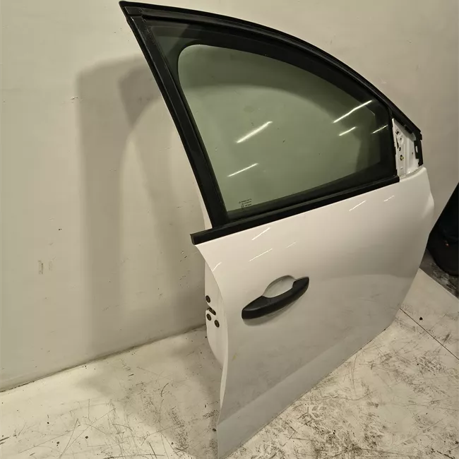 Porta anteriore destra