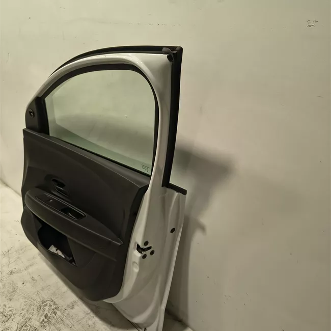 Porta anteriore destra