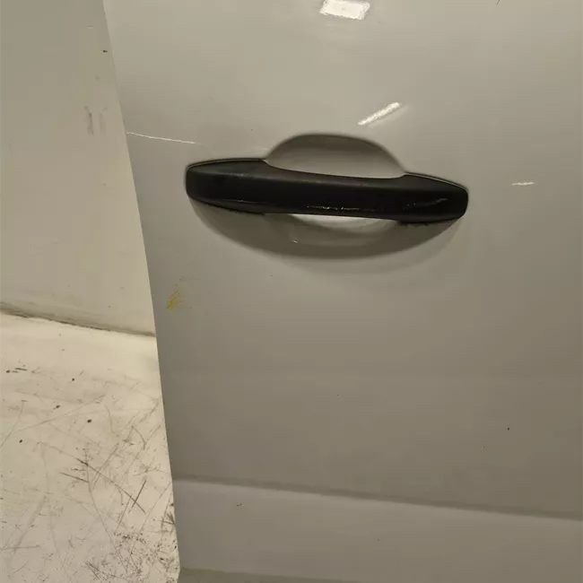 Porta anteriore destra