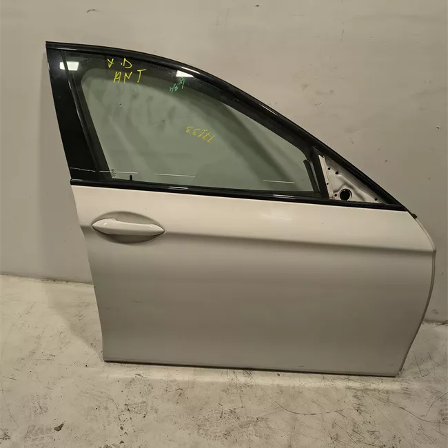 Porta anteriore destra
