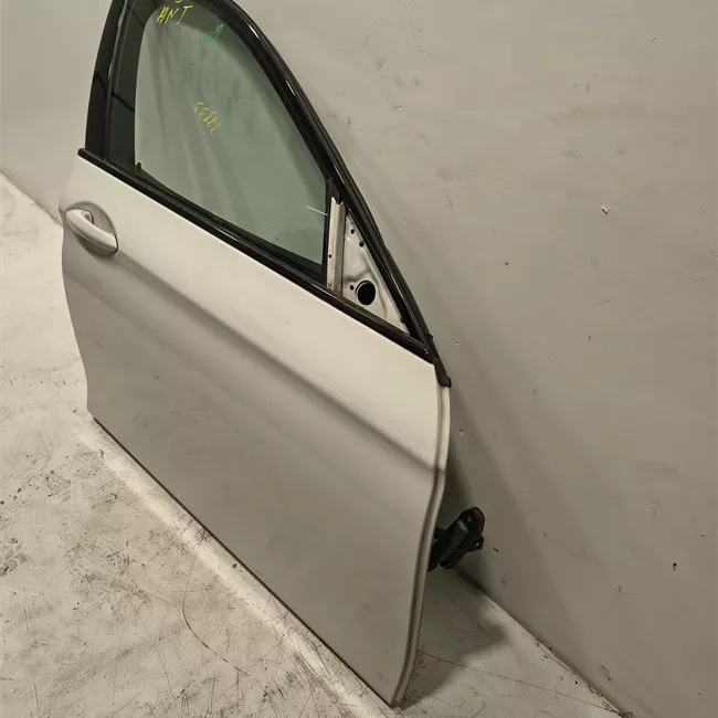 Porta anteriore destra