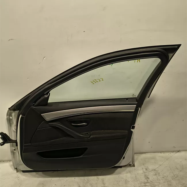 Porta anteriore destra