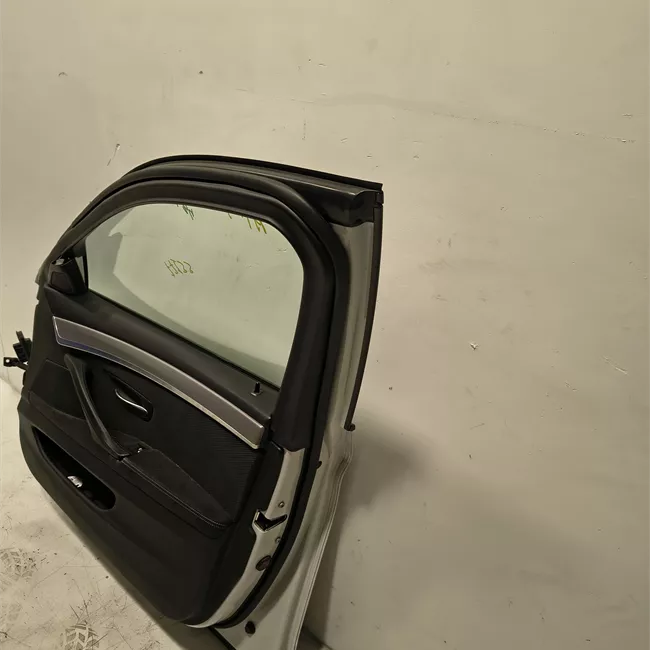 Porta anteriore destra